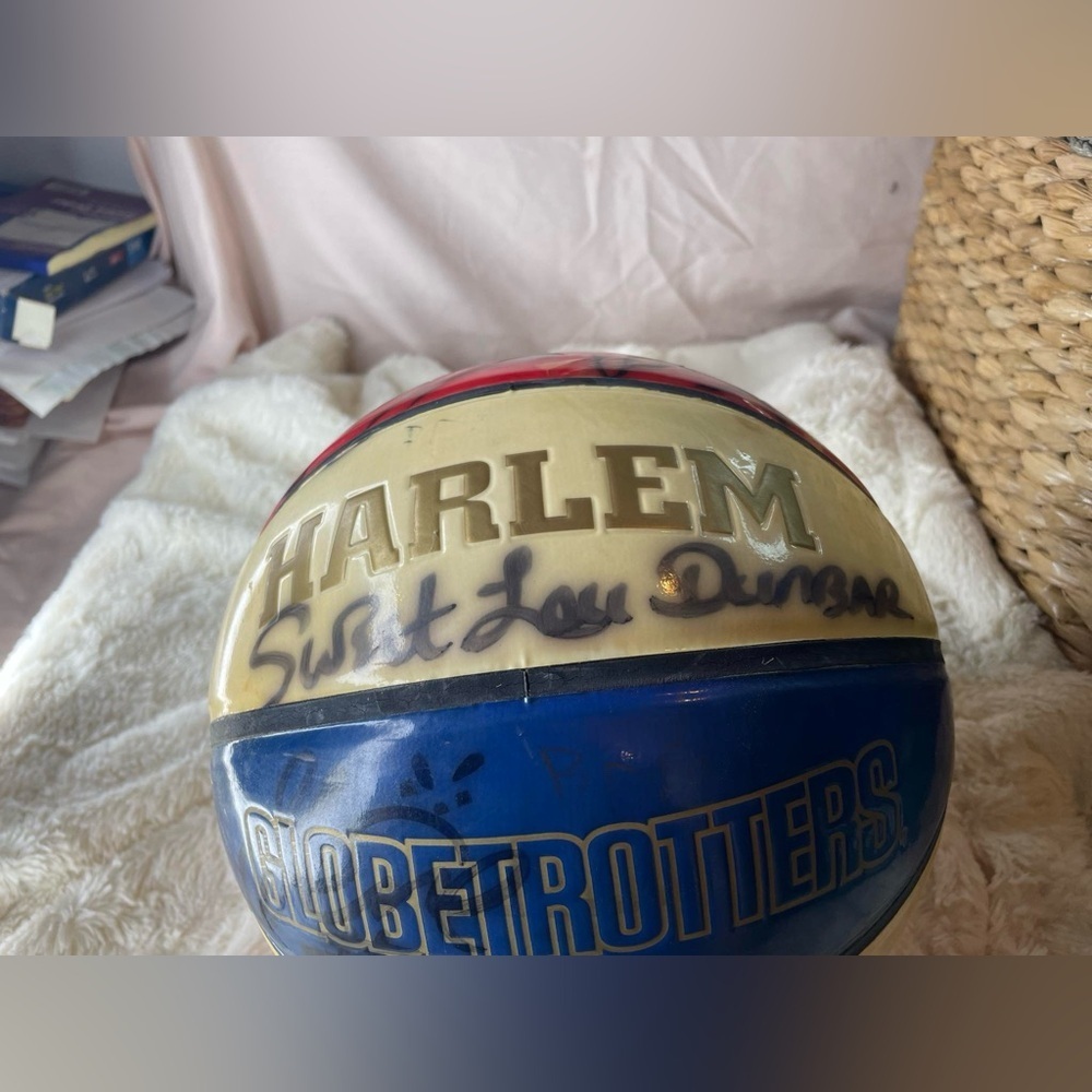 Harlem Globetrotters 2002 Naismith Basketball Hall Of Fame Ball  multiple sig.